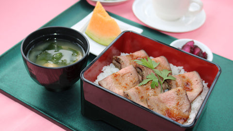 【特製レディースランチ】ローストビーフ重(デザート付き)