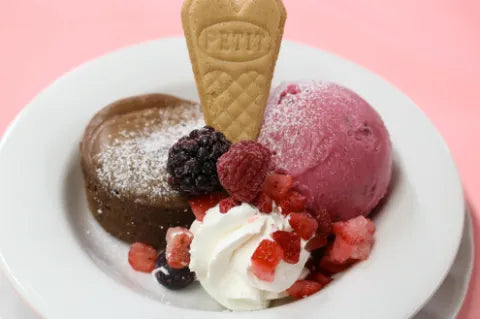 温かいフォンダンショコラと４種ミックスベリーアイス